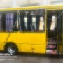 Copertina di Ucraina, droni russi su un minibus a Kherson: quattro morti. Abbattuti 25 velivoli diretti verso Mosca