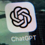 Copertina di ChatGpt for Teens: OpenAI lancia la versione per adolescenti, ma senza controllo parentale e verifica dell’età