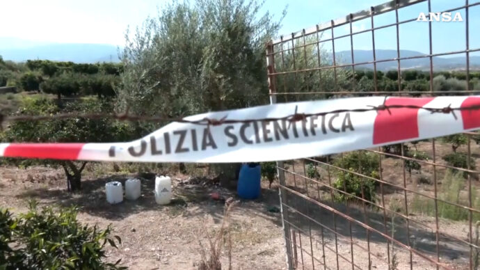 Copertina di Fermato il marito di Carmela Bifano uccisa a sassate, ai pm aveva detto: “Ho visto due uomini allontanarsi”