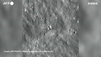 Un nuovo cratere sulla Luna causato da un razzo SpaceX, le immagini della Nasa