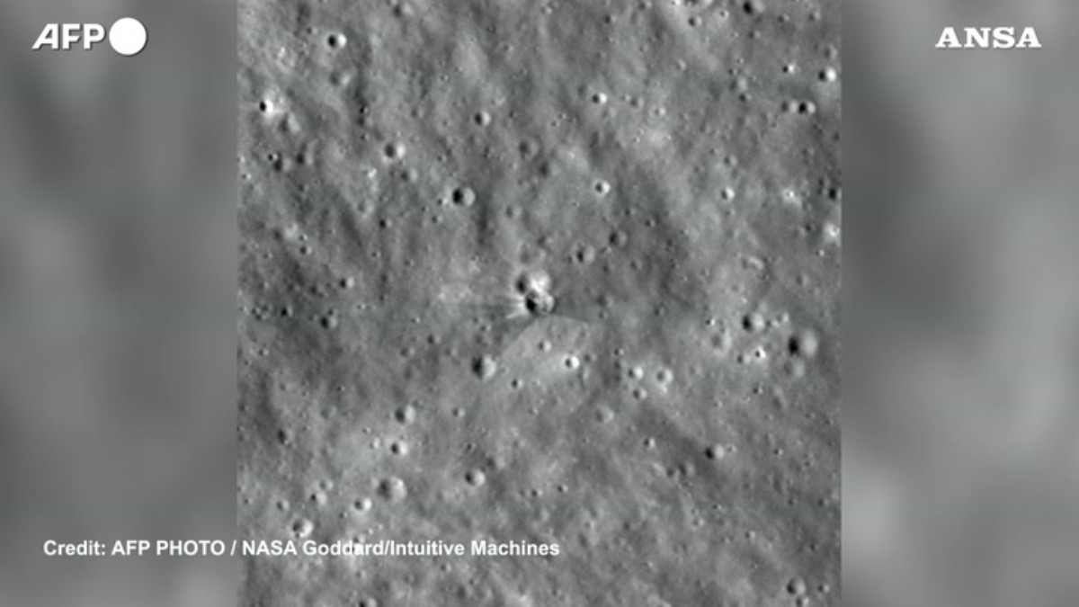 un nuovo cratere sulla luna causato da un razzo spacex le immagini della nasa da Ilfattoquotidiano.it un nuovo cratere sulla luna causato da un razzo spacex le immagini della nasa