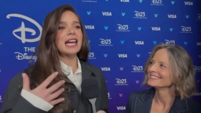 Copertina di Jodie Foster e Hailee Steinfeld nel nuovo fantasy Disney Hexed: “Un film per ragazzi, ma con tre livelli di significato”