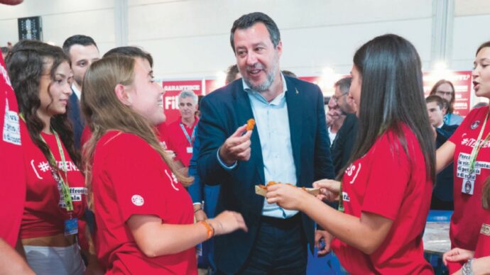 Plastici, show, gadget e simulatori: Salvini  si celebra al Meeting