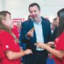 Copertina di Plastici, show, gadget e simulatori: Salvini  si celebra al Meeting