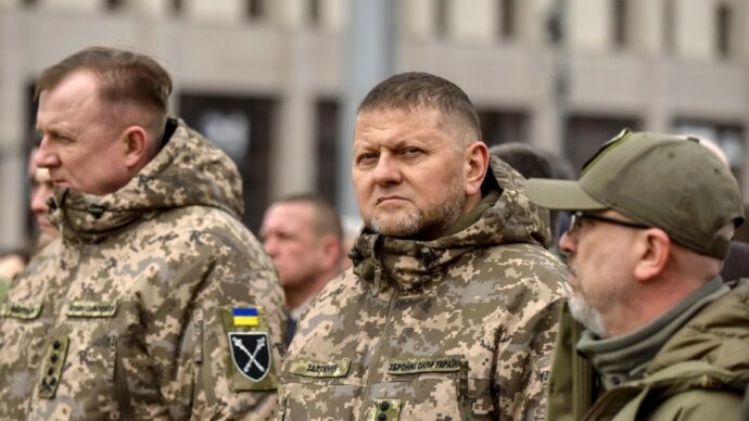 Militari, consiglieri e ministri: il cerchio magico di Zelensky è crollato tra inchieste e faide