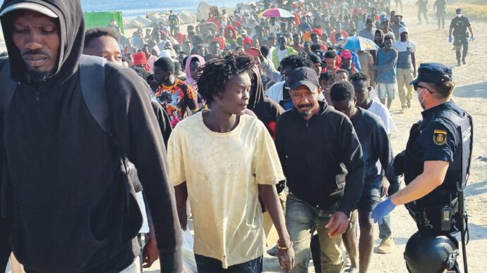 Meloni, cadono tegole:  pure Svezia e Finlandia ci rimandano i migranti