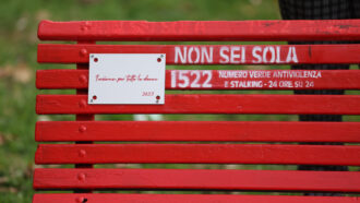 Copertina di Violenza contro le donne, le denunce non bastano: le vittime come prigioniere di guerra, non vanno lasciate sole