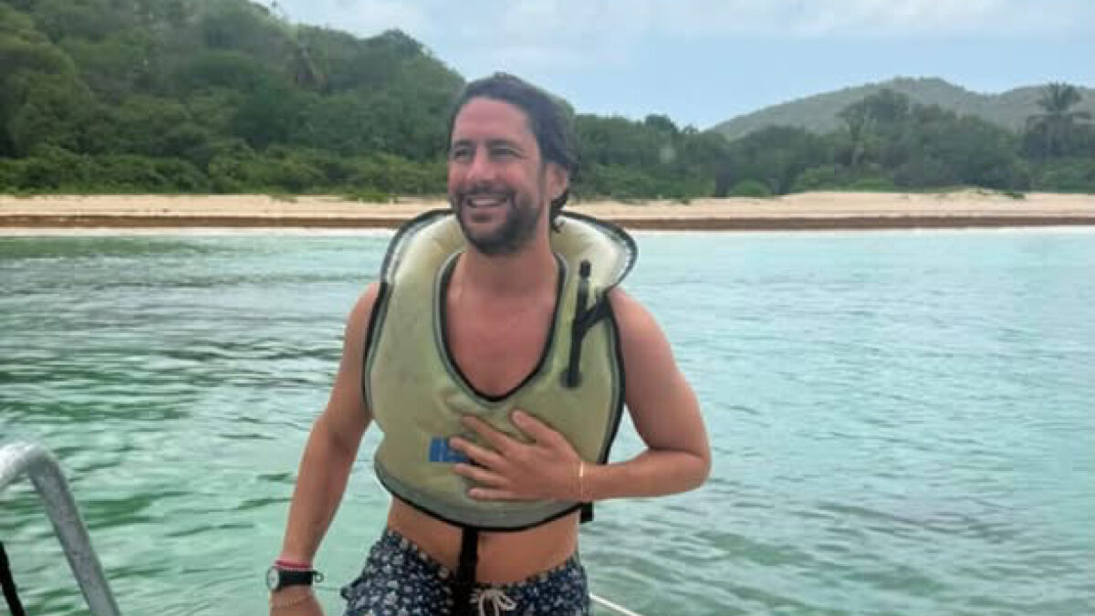 Morto a 38 anni Massimiliano Gatti, è caduto durante una vacanza in Messico. La madre: “Le scale dell’albergo non erano in sicurezza”