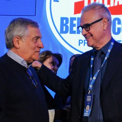 Copertina di Tajani chiede la “sburocratizzazione”: scontro dentro governo e FI. Il ministro della Pa Zangrillo: “Non ne sapevo nulla”