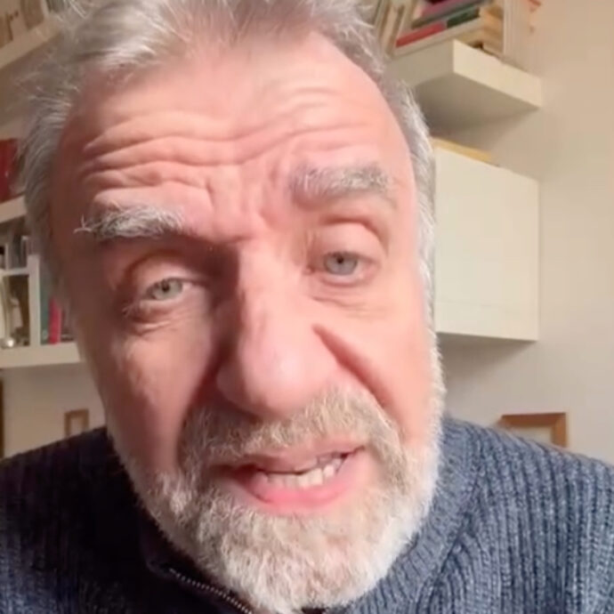 “Da Genova esci col coltello tra i denti, arrabbiato per una realtà soffocante da cui vuoi solo scappare. San Francesco? Rendeva la vita a chi gli stava accanto un inferno”: così Ugo Dighero