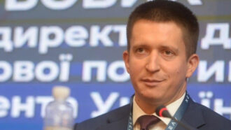 Copertina di Ucraina, l’inchiesta “Forrest Gump” sale di livello: coinvolti il capo della Direzione giuridica di Zelensky, un ex ministro ad interim e un viceministro della Giustizia