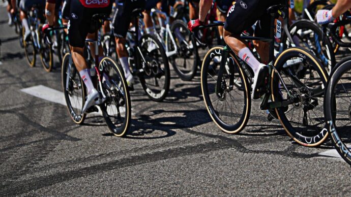 “Gli ha puntato una pistola”: minaccia choc a tre ciclisti 16enni, tra cui la promessa Magagnotti. “Vi ammazzo tutti”