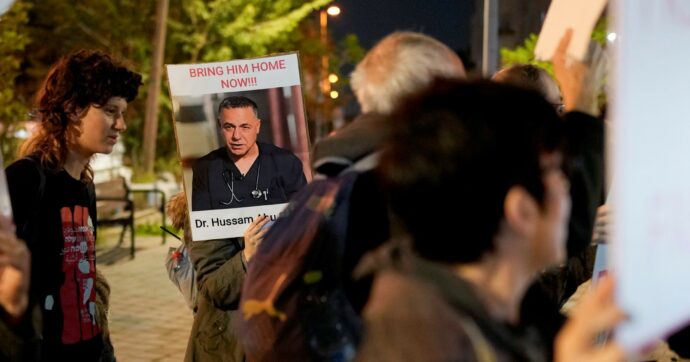 Il medico palestinese Abu Safyia ancora in cella. E Israele vieta al deputato arabo della Knesset di visitarlo