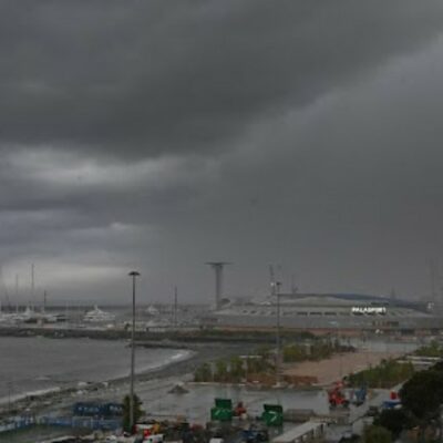 Copertina di Maltempo, Chiavari sommersa dall’acqua. Allerta arancione in Lombardia, in Toscana e Triveneto | Oltre 37mila fulmini sulla Liguria. Colpiti un treno e la stazione di Ventimiglia: circolazione rallentata