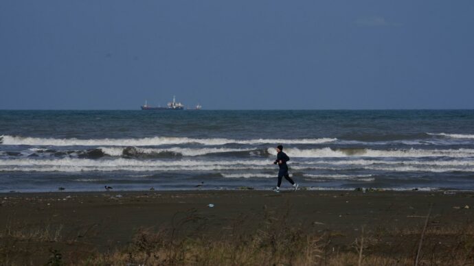Spostamenti sicuri, collegamenti con gli alleati ed elusione delle sanzioni: così il Mar Caspio sta diventando l’autostrada logistica della Russia