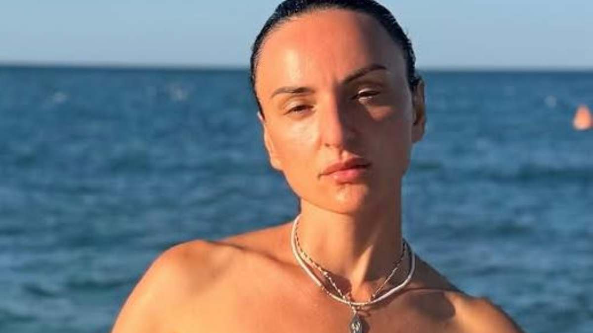 200 caduta nella trappola nulla 232 cambiato arisa festeggia 44 anni e pubblica una foto in topless il post fa discutere da Ilfattoquotidiano.it 200 caduta nella trappola nulla 232 cambiato arisa festeggia 44 anni e pubblica una foto in topless il post fa discutere