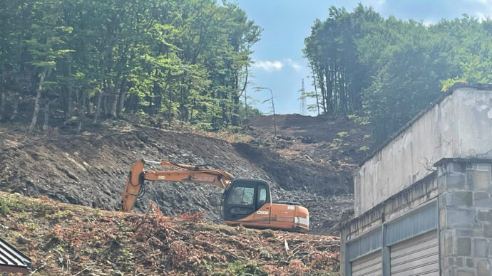 Polemiche per la pista da sci sintetica più lunga d’Italia in Basilicata: “Abbattimento di mille faggi in un’area protetta”