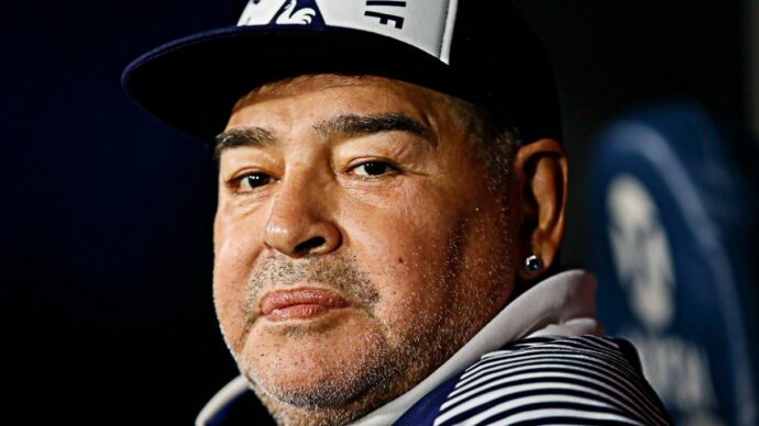“Gli esami clinici erano del padre”: choc al processo sulla morte di Maradona, interrotte le udienze