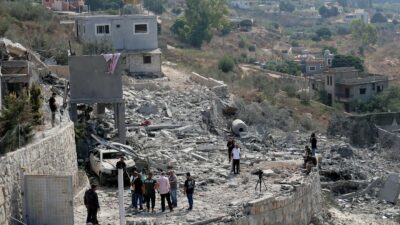 Copertina di La distruzione sistemica dell’Idf continua: colpiti templi e cimiteri