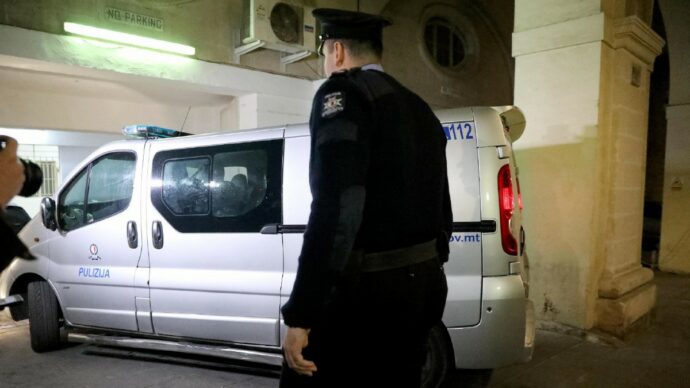 Danni e movida a Malta. Arrestati sei italiani