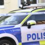 Copertina di Un uomo armato di spada attacca una scuola in Svezia: “Ci sono diversi feriti, la polizia gli ha sparato”