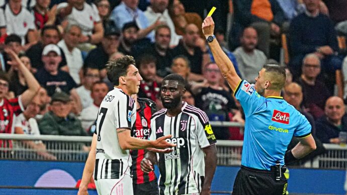 Cambi “cronometrati” e countdown per rimettere il pallone in gioco: tutte le novità del regolamento della Serie A