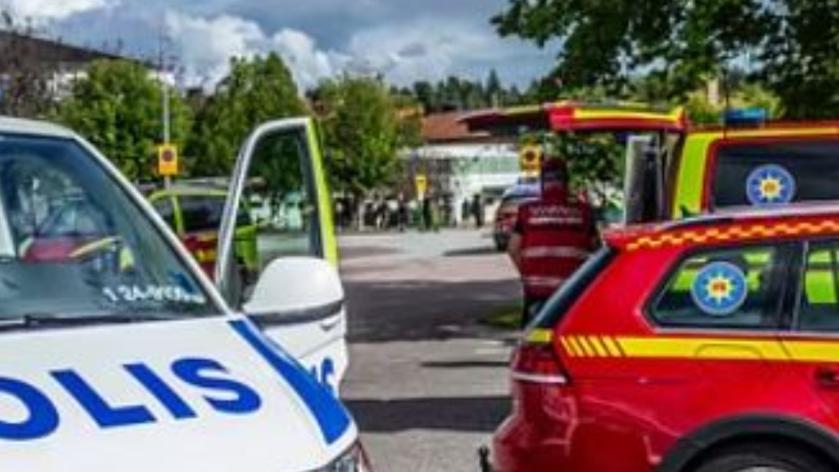 un uomo armato di spada attacca una scuola in svezia ci sono diversi feriti la polizia gli ha sparato da Ilfattoquotidiano.it un uomo armato di spada attacca una scuola in svezia ci sono diversi feriti la polizia gli ha sparato