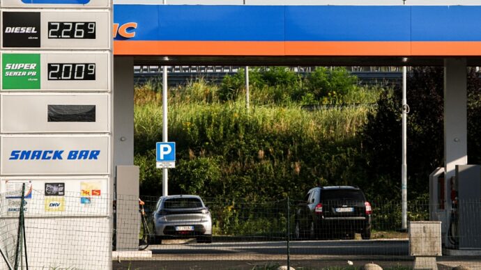 Fino a 45 euro in più per tornare a casa rispetto al 2025: così il caro benzina pesa sul controesodo degli italiani in vacanza