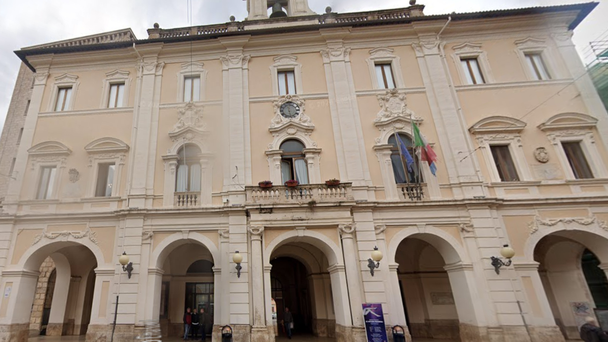 microspie negli uffici del comune di rieti scatta la denuncia contro ignoti da Ilfattoquotidiano.it microspie negli uffici del comune di rieti scatta la denuncia contro ignoti