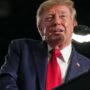 Copertina di Usa, "discriminatorio e contro la legge": giudice federale boccia lo stop di Trump ai visti di migranti da 75 Paesi