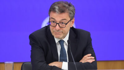 Copertina di Benzina ai massimi dal 2022 nel primo weekend da bollino rosso per i rientri: la prima grana del governo dopo le ferie