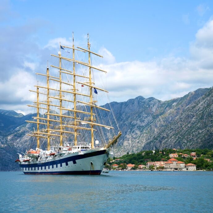 Il nostro viaggio a bordo del veliero Royal Clipper navigando lungo l’Adriatico: tra tempeste, venti in poppa e meraviglie, dalla Croazia al Montenegro