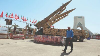 Copertina di Iran: “Raddoppiata la produzione di armi, pronti a guerra prolungata”. Trump: “Hormuz territorio Usa. Non avranno mai l’arma nucleare”