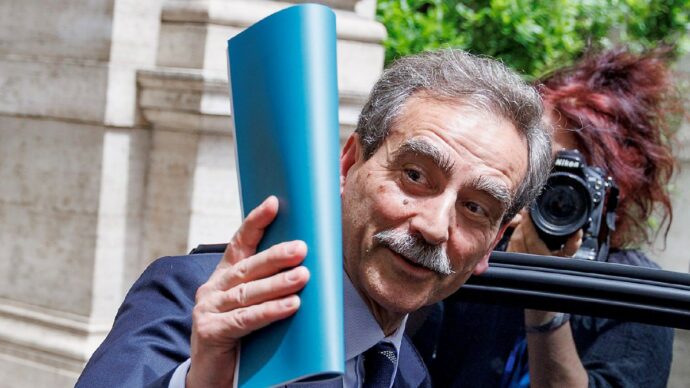 Mps, mossa di Lovaglio: vendere prodotti fatti da Crédit Agricole