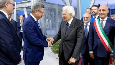 Copertina di Voli blu, missione compiuta: Mattarella&C. già in vacanza