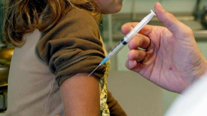 Difterite, bimba morta: indagati i genitori no vax