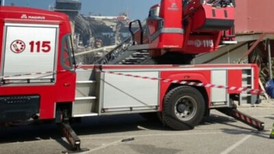Copertina di Crolla il tetto di una palazzina a Perugia: ci sono almeno due feriti, al lavoro i vigili del fuoco