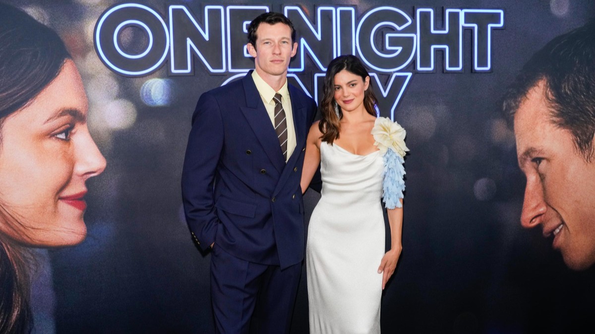 “La Fomo ci ruba il presente, anche in amore”, Callum Turner protagonista di One Night Only – Quando tutto è possibile