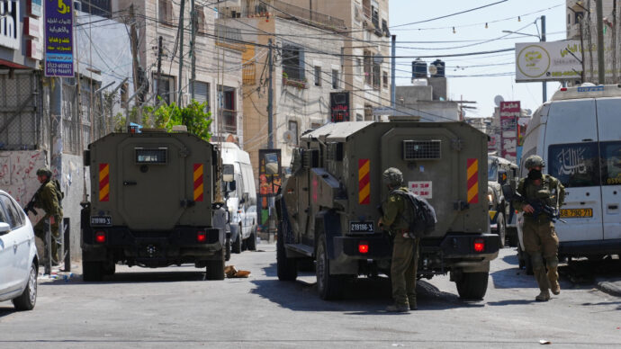Cisgiordania, 14enne palestinese ucciso: colpito al petto dal fuoco dell’Idf nel campo profughi di Nablus