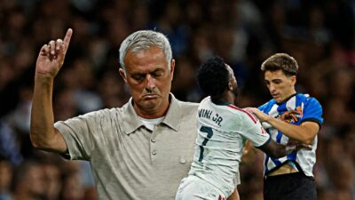 Copertina di “Vinicius viene bullizzato dalle squadre rivali, quello che gli stanno facendo è troppo”: riecco Mourinho