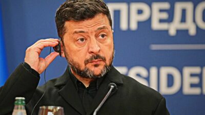 Copertina di Ucraina, Zelensky chiude alle elezioni: “Sarebbe uno tsunami”. Fedorov: “Ha domande a cui rispondere sulla corruzione”. Nuovi raid su Ozon