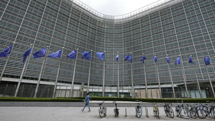 Extraprofitti, per la Commissione UE “la tassazione è di competenza degli Stati membri”. Schlein: “Meloni e Giorgetti non hanno più alibi, si diano una mossa”