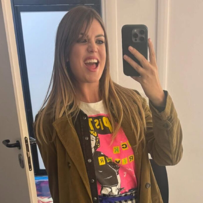 “Al liceo ho subito bullismo. Avevano creato un gruppo e scritto tutte le cose che volevano farmi: la leghiamo a una sedia, la lanciamo giù dalle scale”: così Alice De Andrè