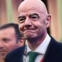 Copertina di Infantino va ai Caraibi a caccia di aiuto e si spaccia per Robin Hood del pallone: “Alcuni non hanno bisogno né vogliono che gli altri crescano”
