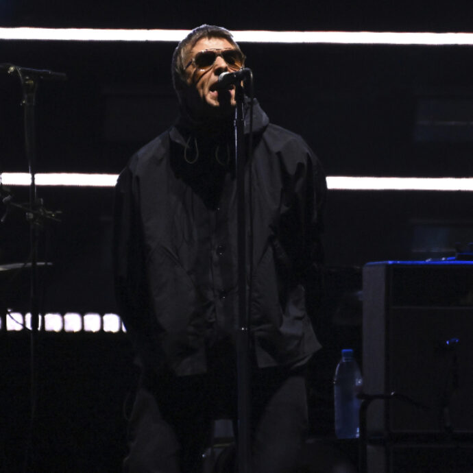Liam Gallagher scopre il laghetto di Segrate e commenta “Spiritual”: il post su X è virale