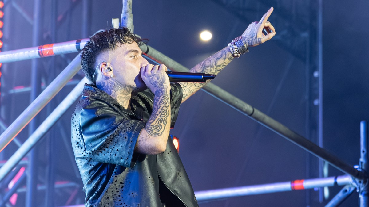 “Pistola clandestina e droga, elevatissima pericolosità del soggetto”, la procura chiede il carcere per Tony Boy. Polemica per il concerto previsto a Palermo