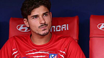 Copertina di Julian Alvarez è in trappola: il sogno Barcellona lo ha messo contro l’Atletico, ora è “senza via d’uscita”