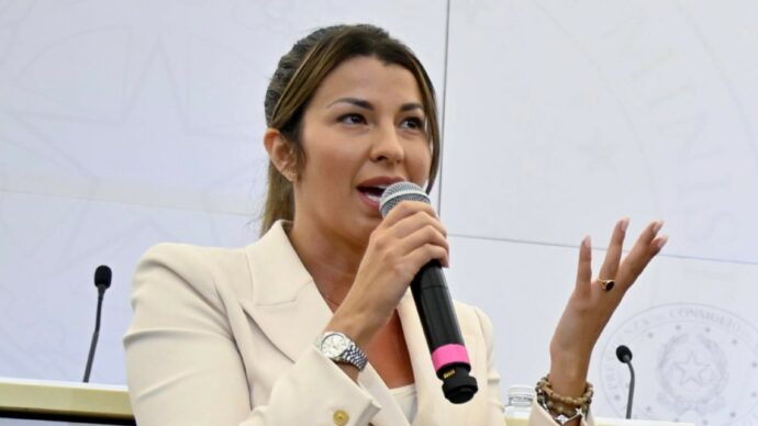 Purgatorio finito: Claudia Conte colleziona ancora premi, programmi e spot coi politici