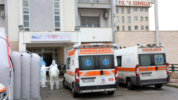Bimba morta per difterite a Palermo, i genitori no vax denunciano gli ospedali