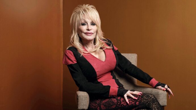 Copertina di Morta Dolly Parton: la stella del country aveva 80 anni. Trump: “Bandiere a mezz’asta per una settimana”
